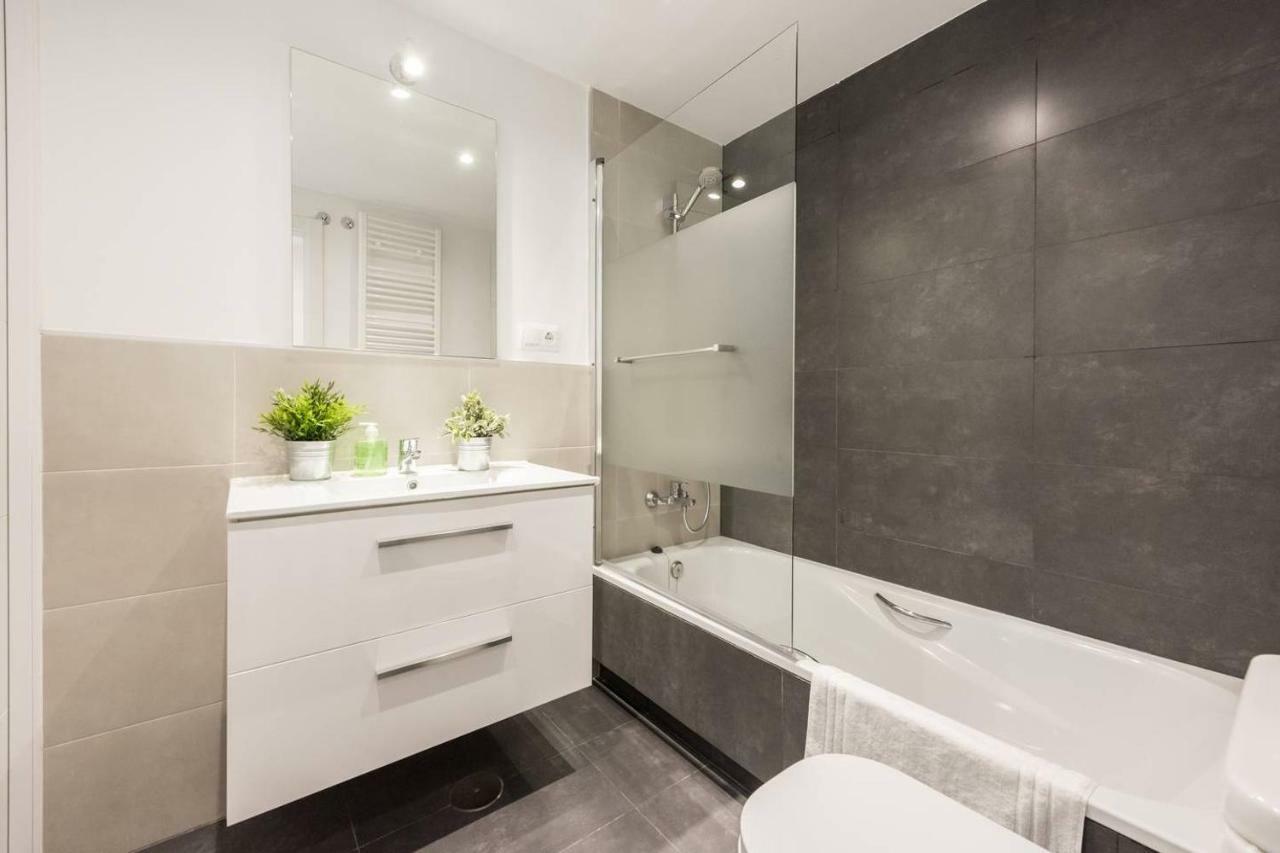 Modern With Ideal Location Next To Atocha Station Madri Exterior foto