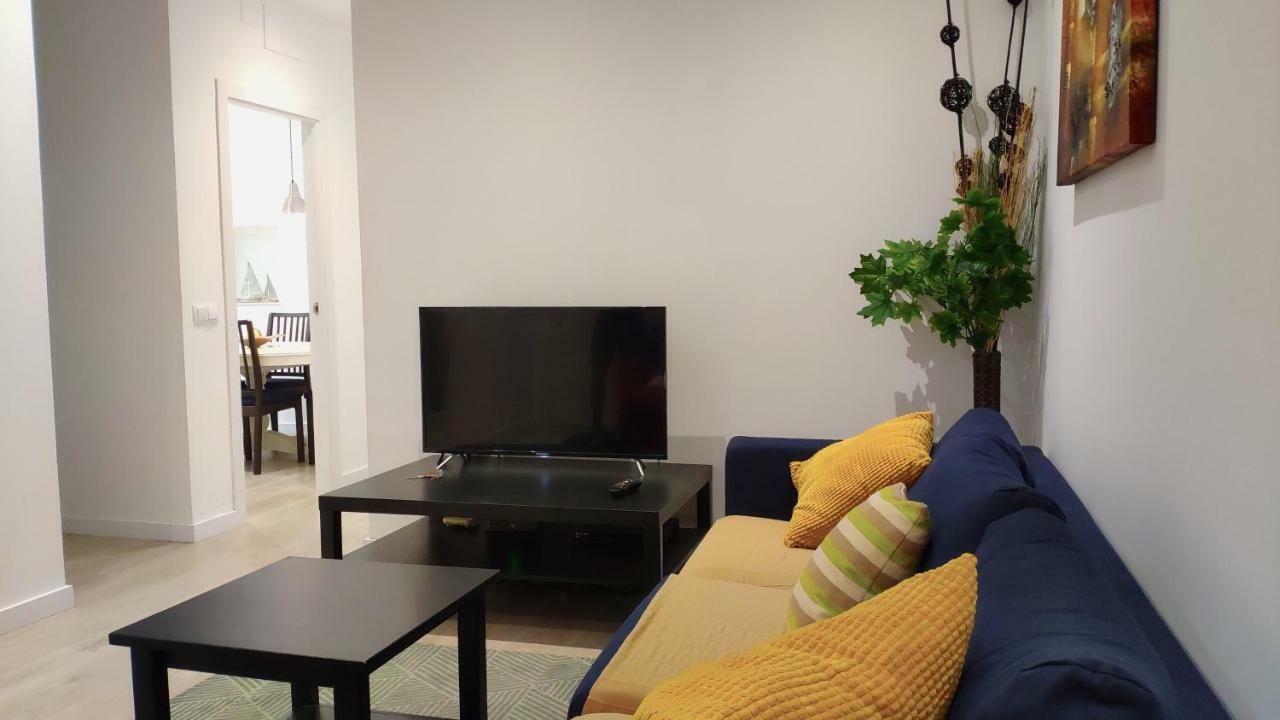 Modern With Ideal Location Next To Atocha Station Madri Exterior foto